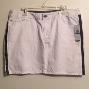 NWT Tommy Hilfiger white denim skirt